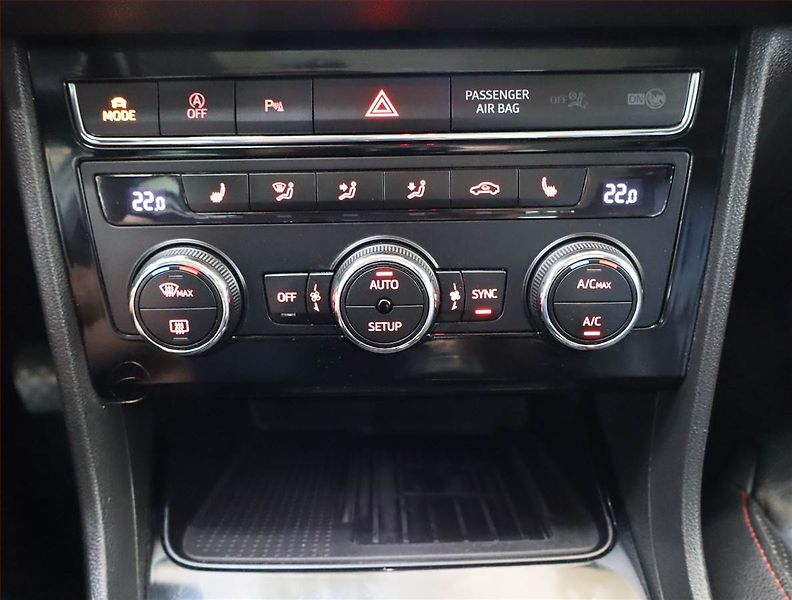 Seat Leon (2018) Sport 1.8 TSI, Kůže, Navi - fotka 21 z 24