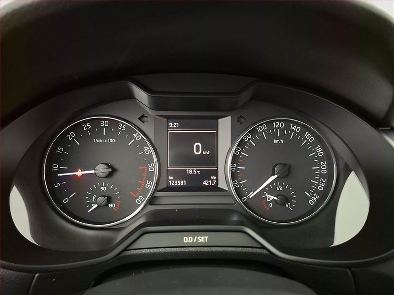 Škoda Octavia (2013) 1.6 TDI, Tempomat - fotka 11 z 15