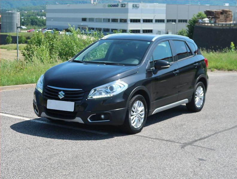 Suzuki SX4 S-Cross (2014) Elegance 1.6 VVT AllGrip, 4X4 - fotka 2 z 13