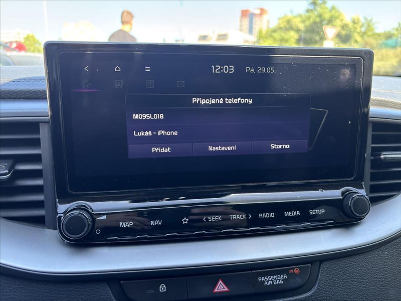 Kia Ceed 1,5 TGDi 118kW AT TOP KAMERA - fotka 24 z 43