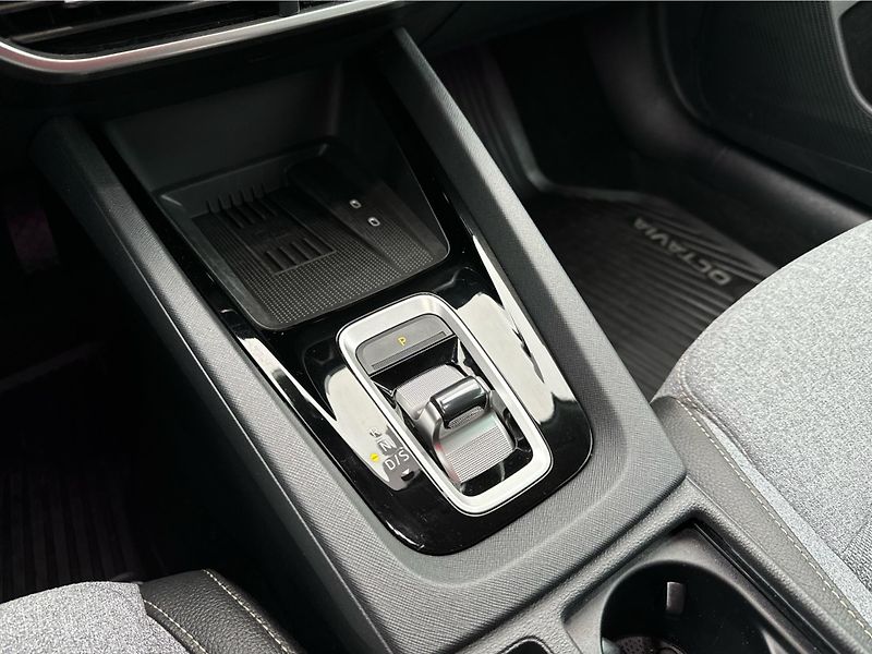 Škoda Octavia IV FL Combi Top Selection 2.0 - fotka 19 z 24