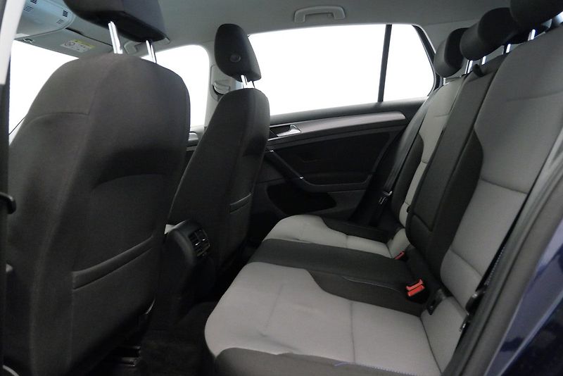 Volkswagen e-Golf - fotka 22 z 23