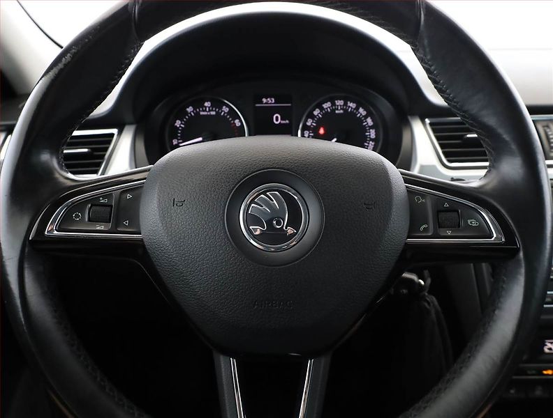Škoda Rapid (2014) 1.2 TSI, po STK, plně pojízdný - fotka 14 z 17