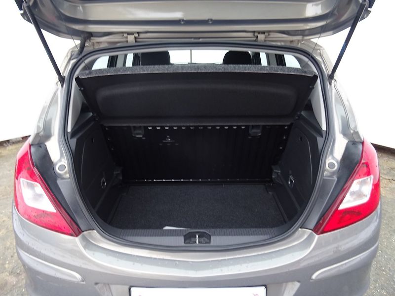 Opel Corsa (2014) 1.2i,63kW,1majČR,S.kniha,klima - fotka 19 z 21