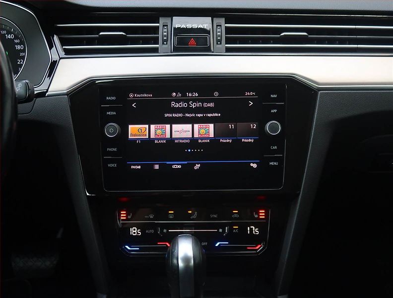 Volkswagen Passat (2020) Elegance 2.0 TSI, Automat - fotka 12 z 22