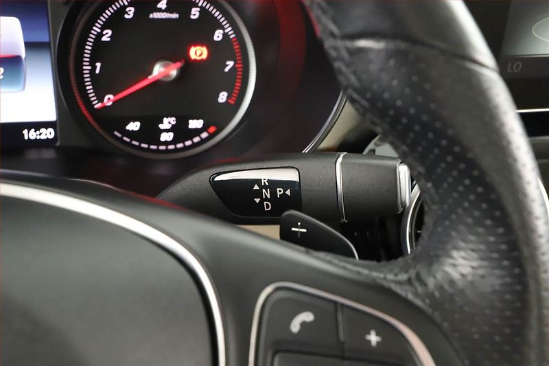 Mercedes-Benz GLC (2018) 300 - fotka 14 z 29