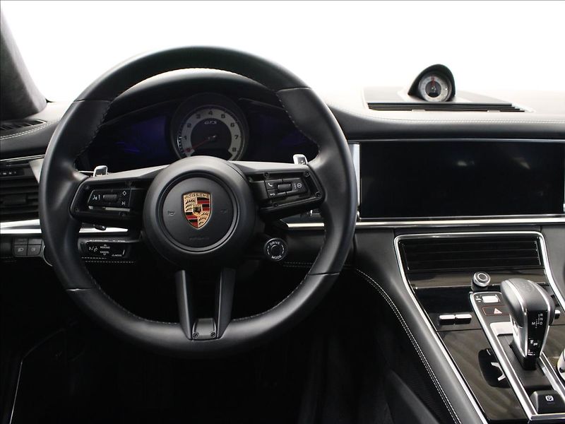 Porsche Panamera 4,0 GTS 368 kW zánovní stav - fotka 28 z 36