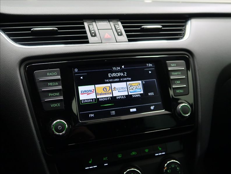 Škoda Octavia 1,2 TSI XENON VÝHŘEV 2x ALU - fotka 21 z 33