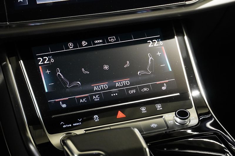 Audi Q8 55 TFSI,ČR,DPH,ZÁRUKA 2028 - fotka 19 z 33