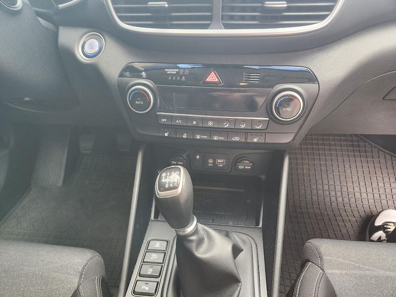 Hyundai Tucson 1.6-4x4-NAVI-KAMERA - fotka 14 z 20