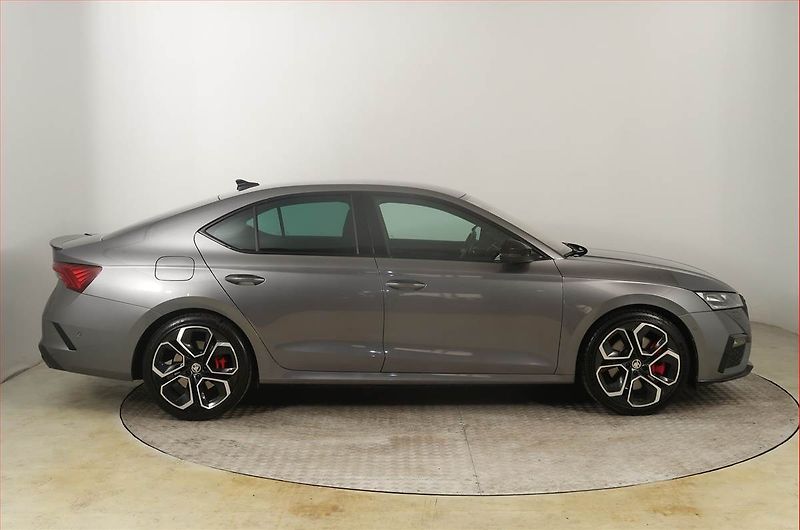 Škoda Octavia (2023) RS 2.0 TSI - fotka 6 z 25