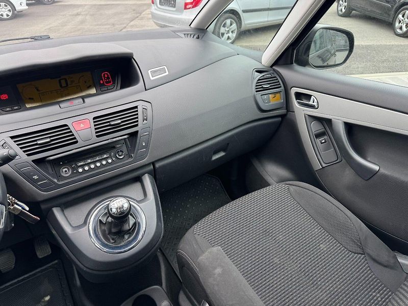 Citroën C4 Picasso (2011) 1,6 HDI 82 KW - fotka 16 z 31