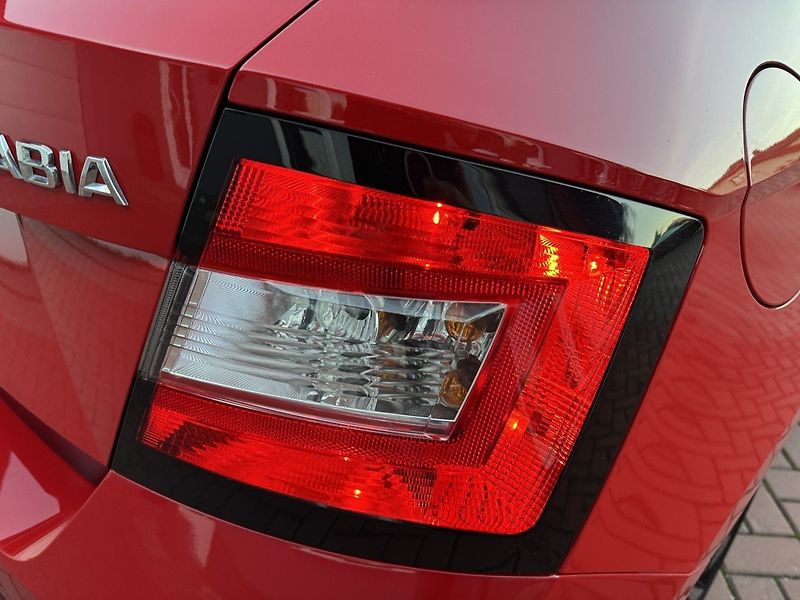 Škoda Fabia (2015) 1.2TSi Monte Carlo Panorama - fotka 39 z 49