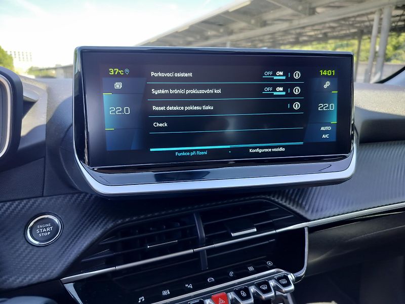 Peugeot 208 e, navigace - fotka 15 z 25