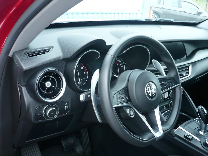 Alfa Romeo Stelvio 2.0T Q4 Kamera Klima - fotka 9 z 33