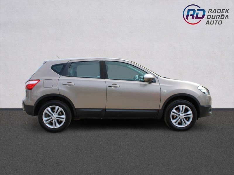 Nissan Qashqai 2,0 i  NOVÉ V ČR,4x4,TAŽNÉ - fotka 4 z 24