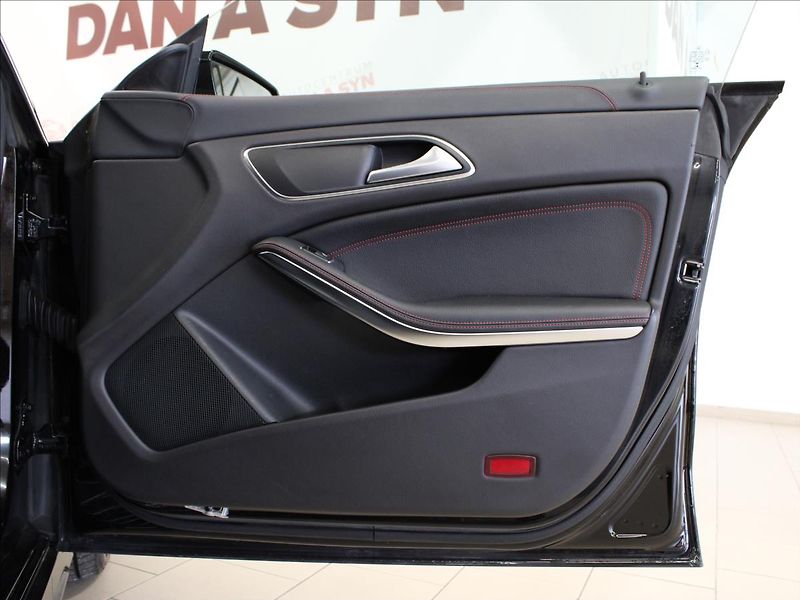 Mercedes-Benz CLA 2,1 CDI 200 4Matic AMG - fotka 11 z 37