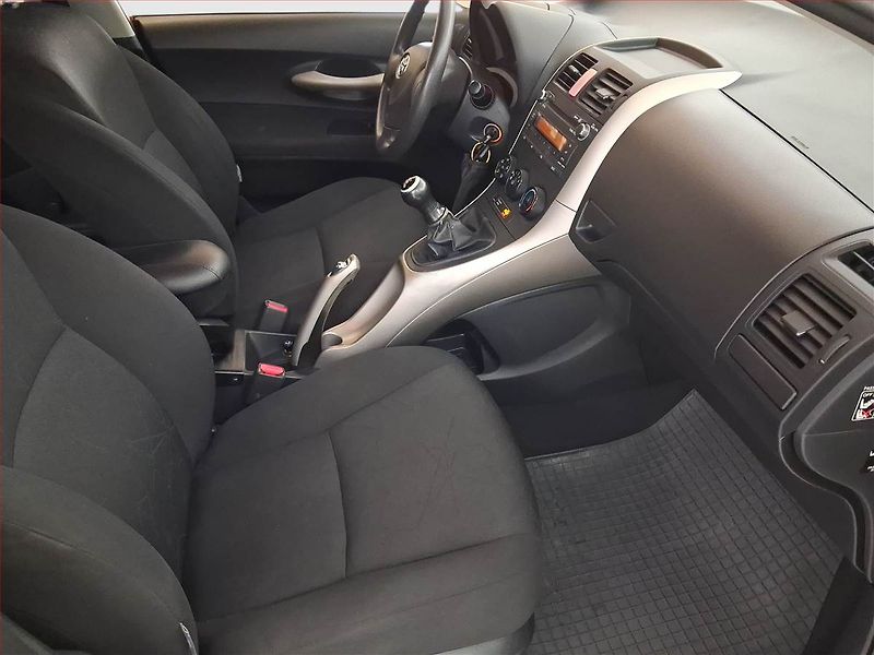 Toyota Auris (2008) 1.4 VVT-i, Park. senzory - fotka 9 z 19