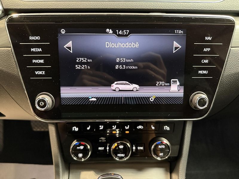 Škoda Superb 2.0 TDI 147kW 4x4 Style Combi - fotka 7 z 13