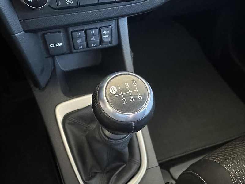 Toyota Auris 1,6 EXCLUSIVE TAŽNÉ - fotka 19 z 26