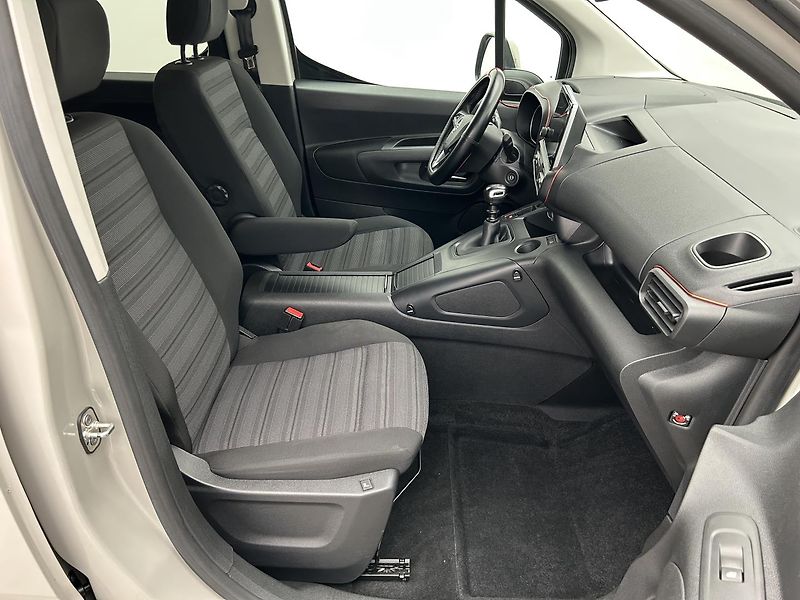 Opel Combo 1.5 CDTI Smile 7 Míst - fotka 13 z 29