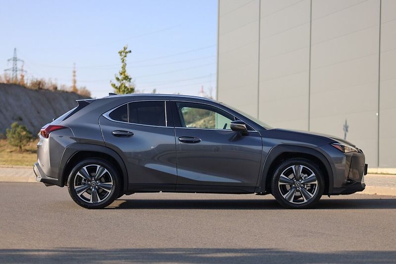 Lexus UX 300h 300H 2,0 HEV PRESTIGE 4X4 - fotka 6 z 27