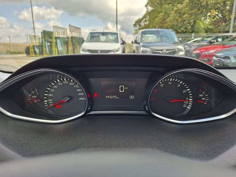 Peugeot 308 SW ACTIVE 1,2 PT M5 - fotka 16 z 23