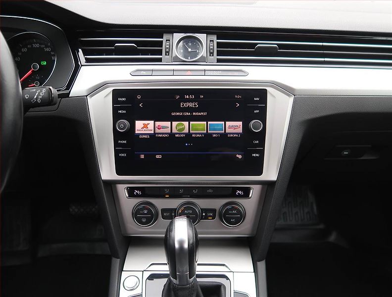 Volkswagen Passat (2018) 2.0 TDI, Automat, Navi - fotka 12 z 20