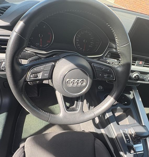 Audi A4 (2019) 2,0 TDI Mild Hybrid S tronic - fotka 11 z 25