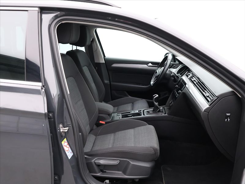 Volkswagen Passat 2,0 TDI 110kW Business Combi - fotka 11 z 30