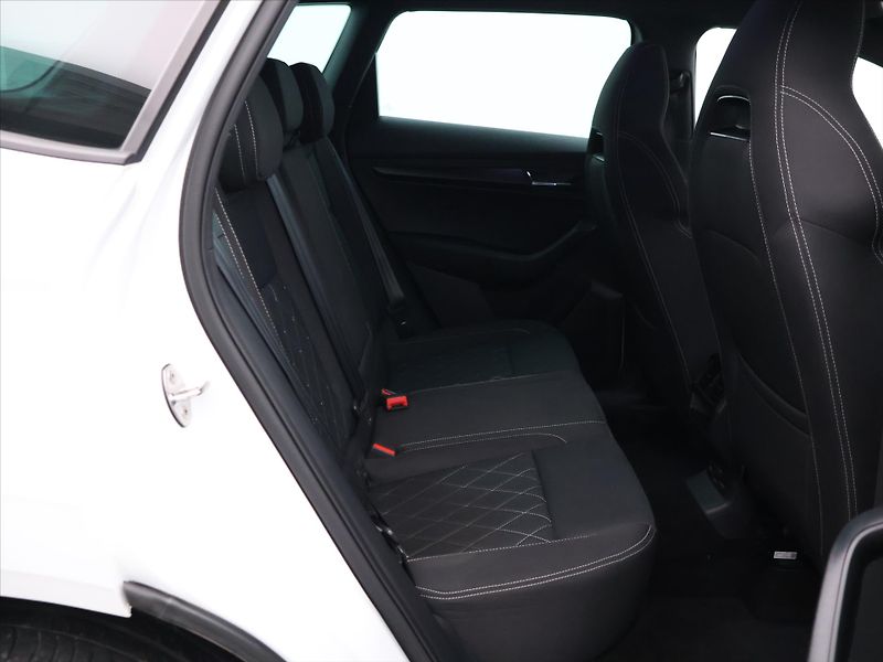Škoda Karoq 1,5 TSI 110kW Sportline DSG CZ - fotka 9 z 27