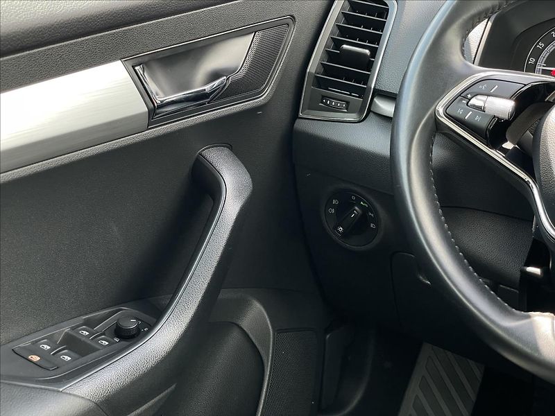 Škoda Karoq 2,0 TDI Ambition Plus TAŽNÉ - fotka 15 z 23