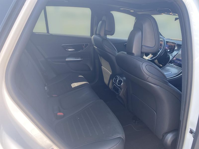 Mercedes-Benz GLC 220d 4M AMG PANORAMA - fotka 17 z 25