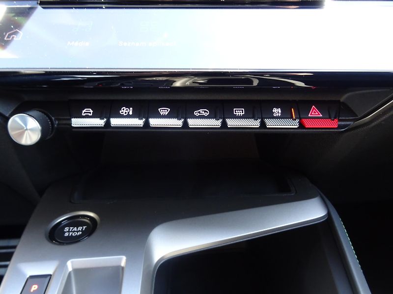 Peugeot 408 (2026) GT Plug-in HYBRID 240 e-DCS7 - fotka 41 z 55