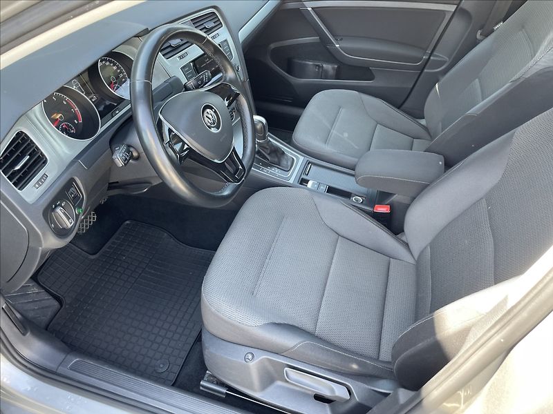 Volkswagen Golf 1,2 TSI 77KW DSG,ČR.1.MAJ. - fotka 14 z 33