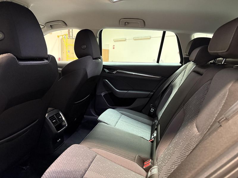 Škoda Octavia 2.0 TDI 85kW DSG Style Combi - fotka 10 z 13