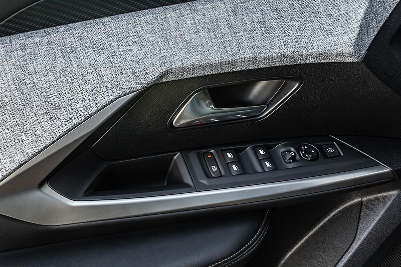 Peugeot 3008 (2026) 1,2 Hybrid 145 e-DCS6  BUSINES - fotka 5 z 10