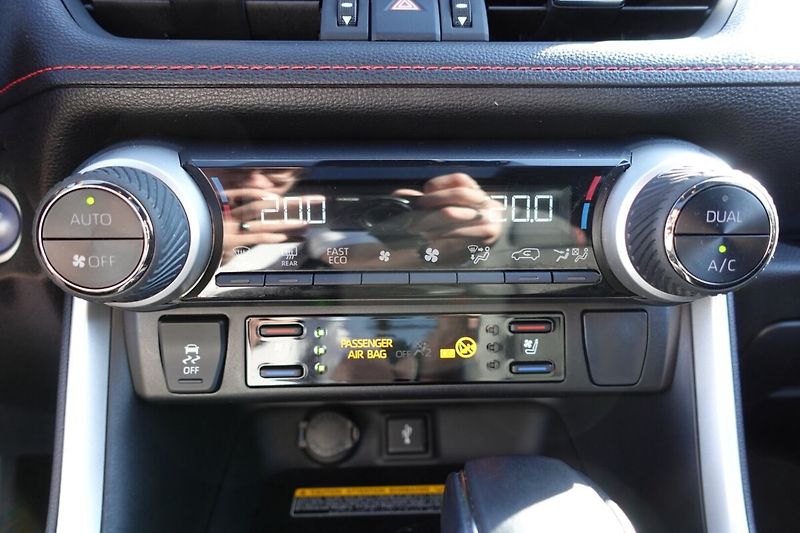 Toyota RAV4 2,5 PHEV Plug-in Selection VIP - fotka 26 z 38