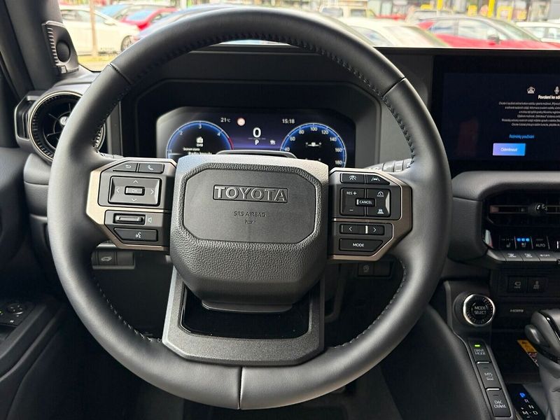 Toyota Land Cruiser 2.8 Executive - fotka 9 z 21