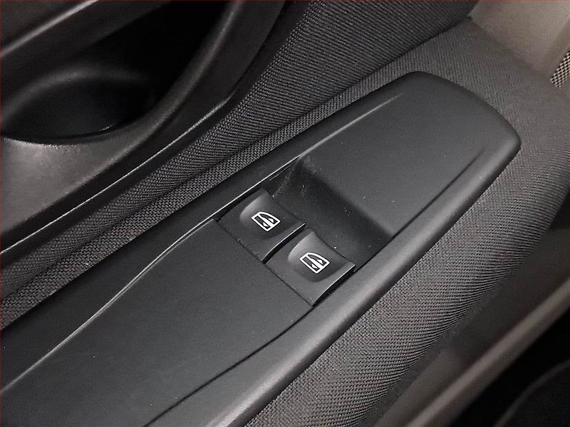 Renault Mégane (2011) 1.6 16V, Tempomat - fotka 16 z 17