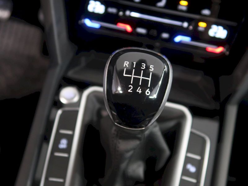 Volkswagen Passat (2022) BUSINESS 1.5TSI EVO 110KW - fotka 32 z 39