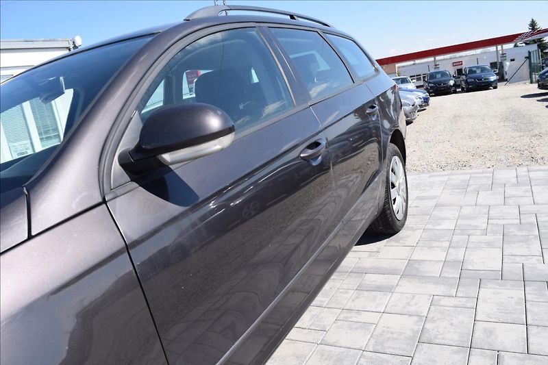 Volkswagen Passat 1,9 TDI 77KW KLIMA 1XMAJITEL - fotka 7 z 46