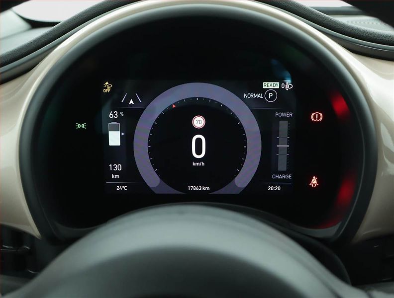 Fiat 500e (2023) 42 kWh, SoH 96% - fotka 10 z 20