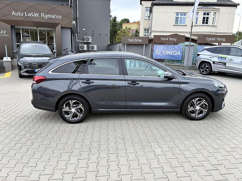 Hyundai i30 1.5T-GDi 118kW REZERVACE - fotka 8 z 34