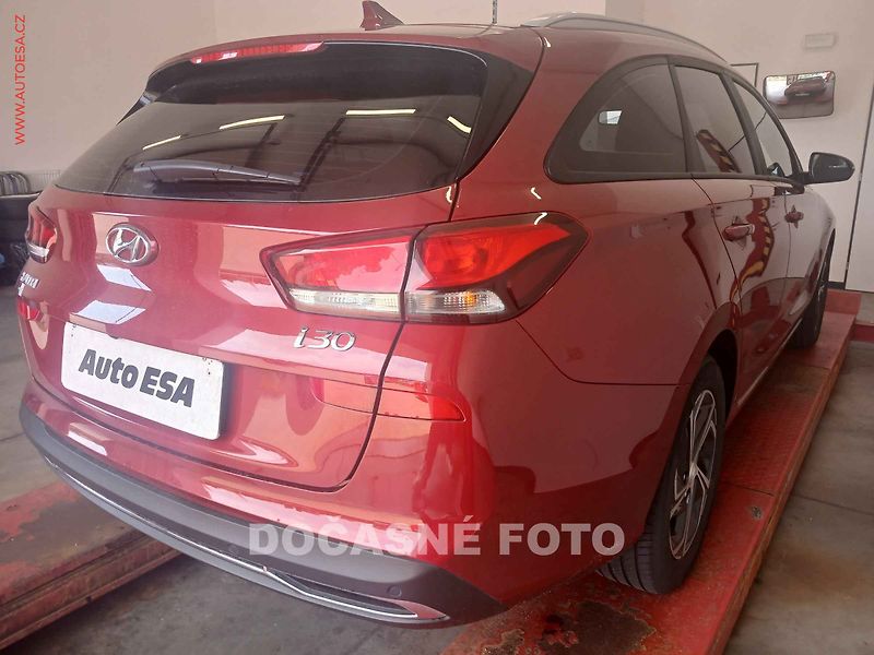 Hyundai i30 (2023) 1.5 MPi, 1.maj,ČR, servis - fotka 2 z 3