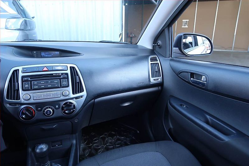 Hyundai i20 (2014) 1.2 - fotka 8 z 15