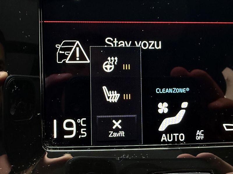 Volvo XC40 T2 FWD // CORE // PANORAMA - fotka 23 z 30