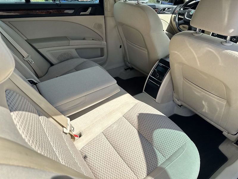 Škoda Superb (2009) 2.0 TDI Ambition - fotka 10 z 28