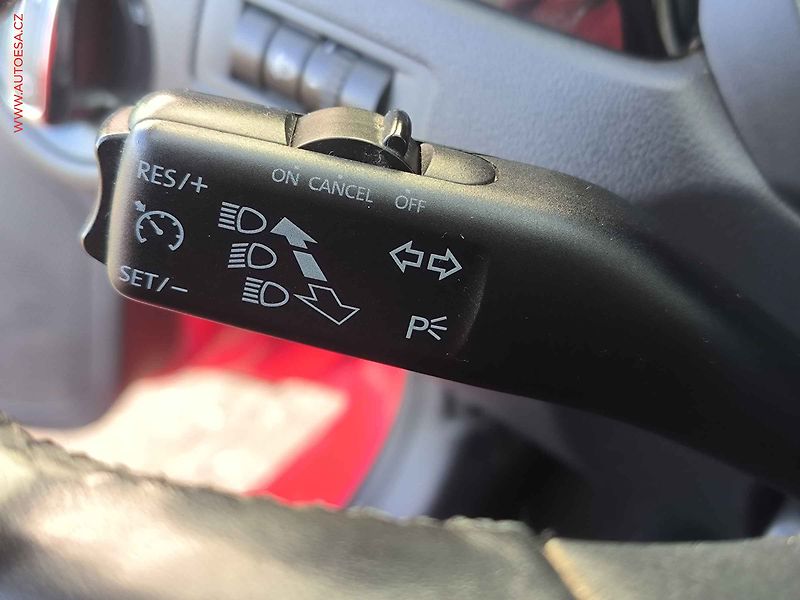 Škoda Rapid (2015) 1.2 TSi, Sport, xenon, panor - fotka 14 z 18