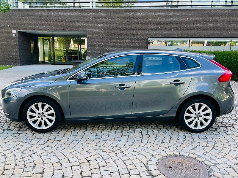 Volvo V40 2.0D3 5VÁLEC MANUÁL SERVISKA - fotka 19 z 48